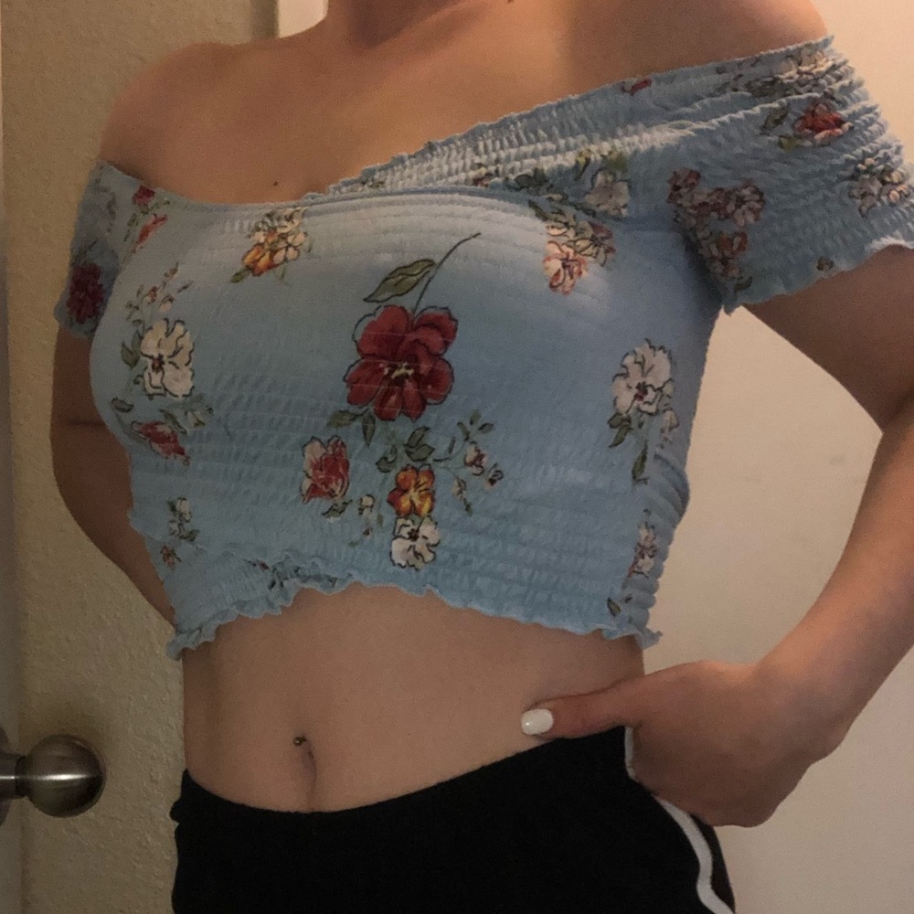 DONATED! Polly & Esther crisscrossed over the shoulder crop top - Picture 5 of 8